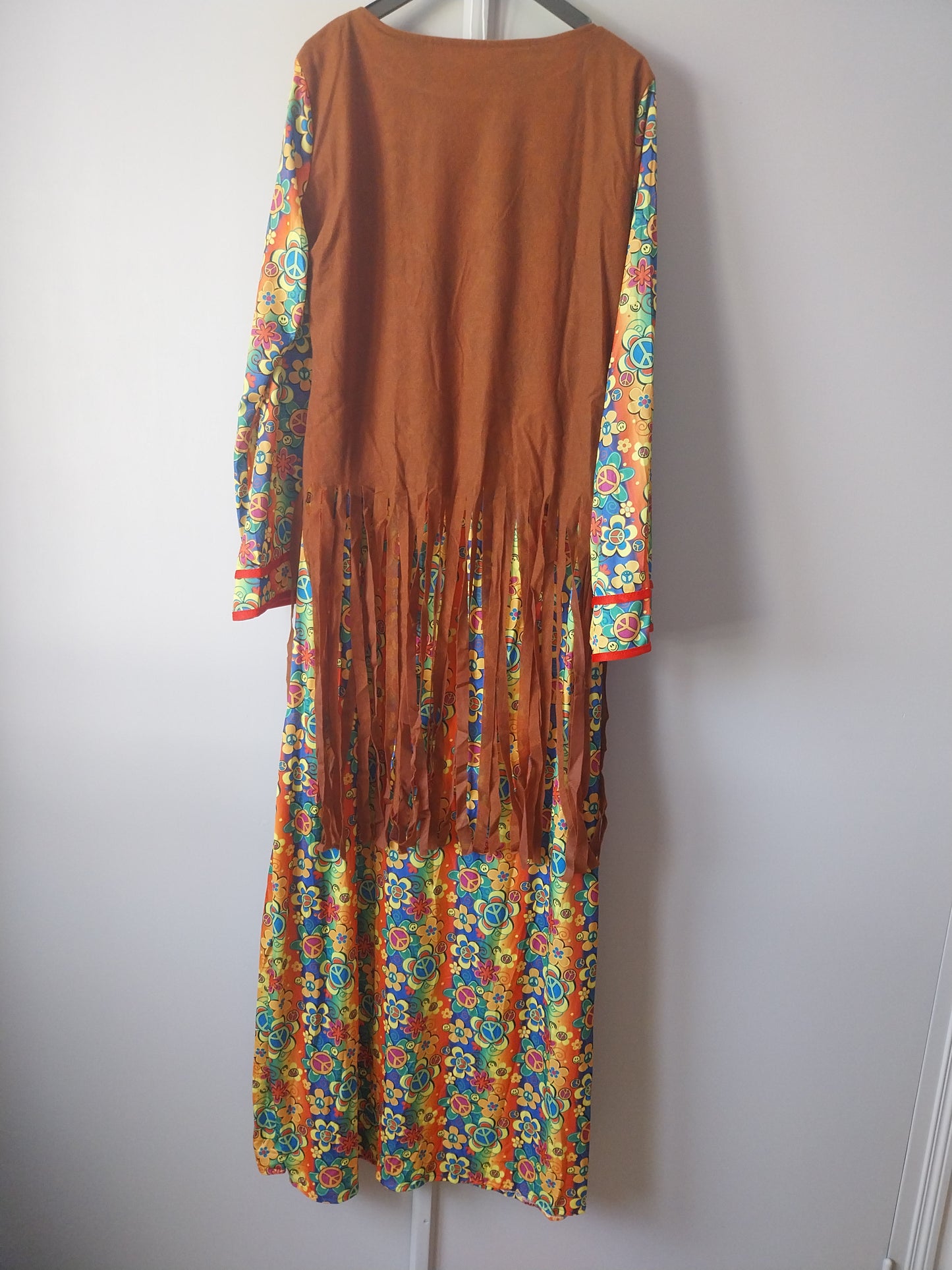 Déguisement femme hippie fluide (robe avec veston, collier peace & love)